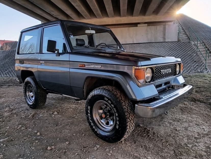 Toyota Land Cruiser lj 70