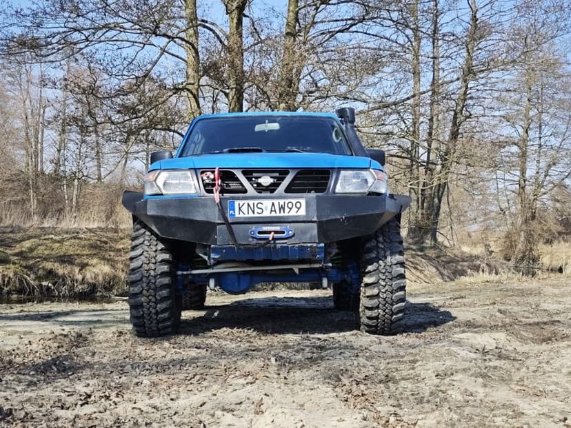 Nissan Patrol Y61 2.8TD 5-osobowy 3.5T hak off-road off road terenowy w teren do błota koła 38 cali 4 cale lift Iron Man wyciągarka