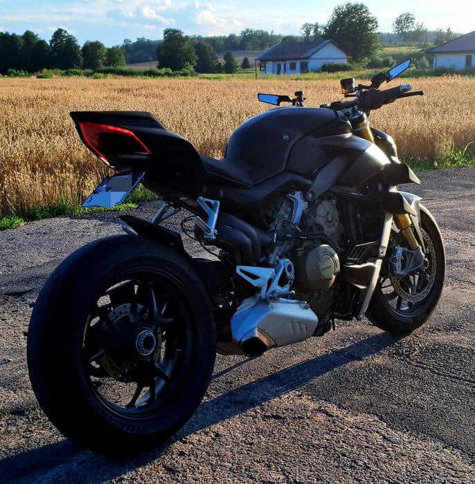 Ducati Streetfighter V4S  Sport  Black Edition  Moc 208 km