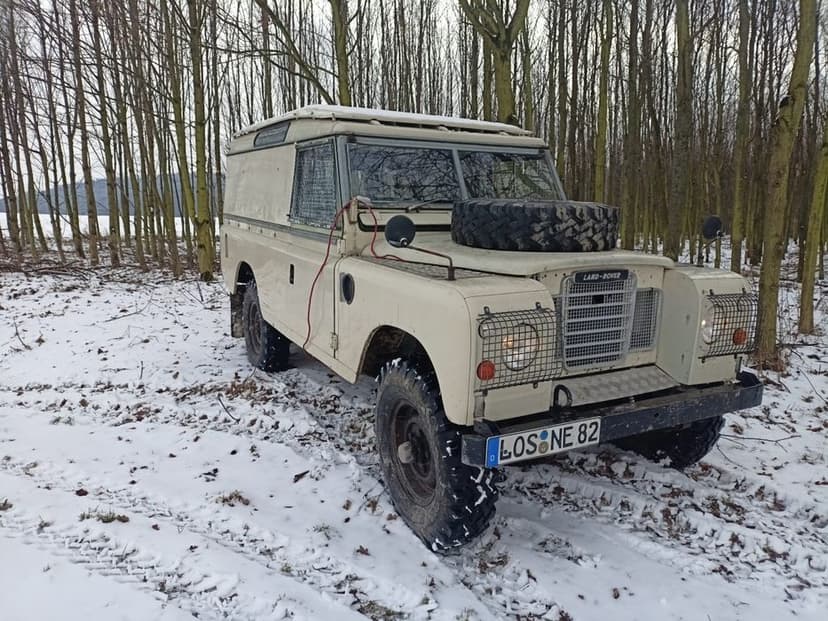 Land Rover Defender 2.6 benzyna mały przebieg 45 tyś.