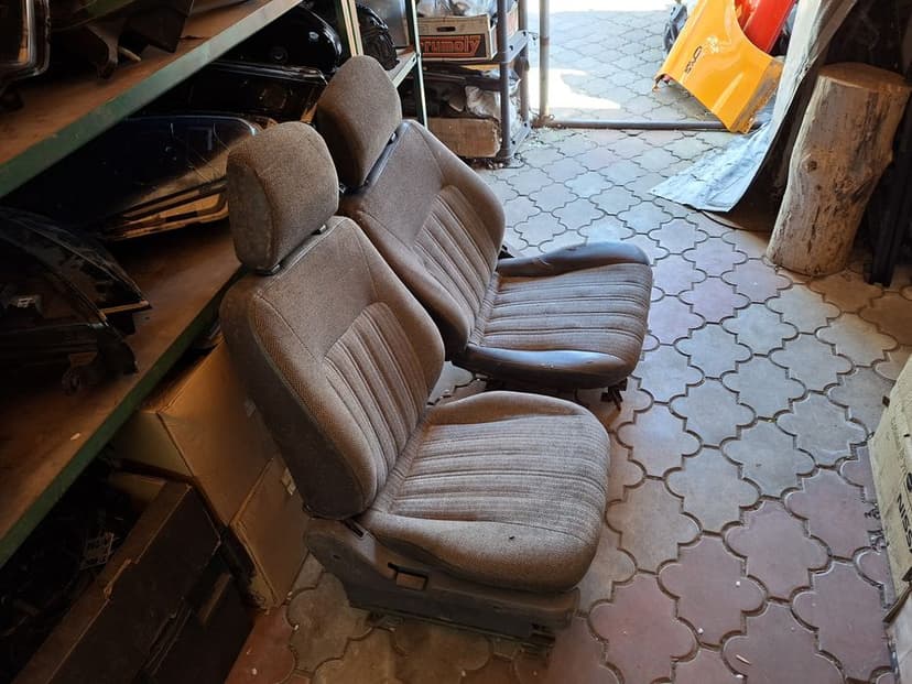 Nissan Patrol Y60 3 drzwi fotel fotele przód lewy prawy stelarz
