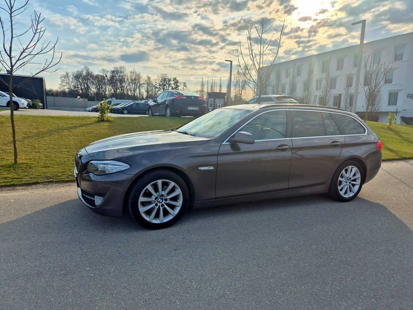 BMW F11 F10 520d rok 2013 Luxury Seria 5 Automat