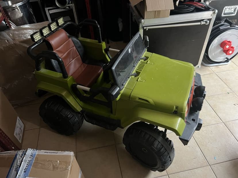 Jeep Wrangler auto na akumulator