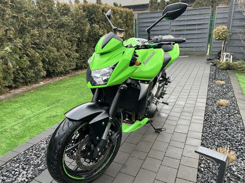 Kawasaki Z750 (mt07)