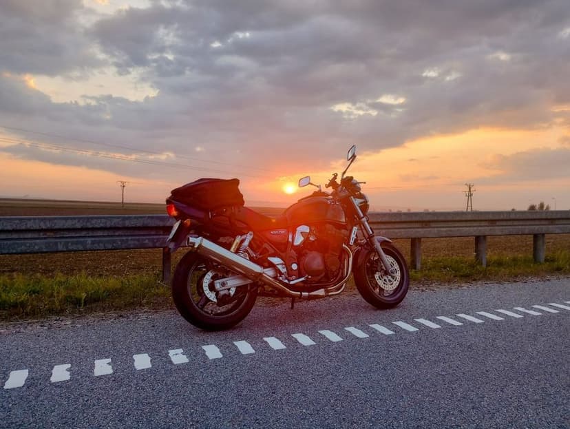Suzuki GSX Inazuma 750 olejak