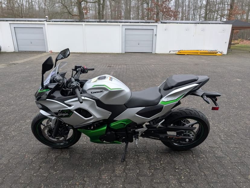 Kawasaki Ninja 7 hybrid tylko 300 km nowa fv23% 4 lata gwarancji.