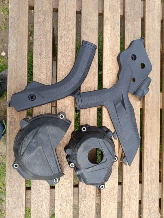Plastiki  Husqvarna Fc 250 i inne KTM osłona carbon
