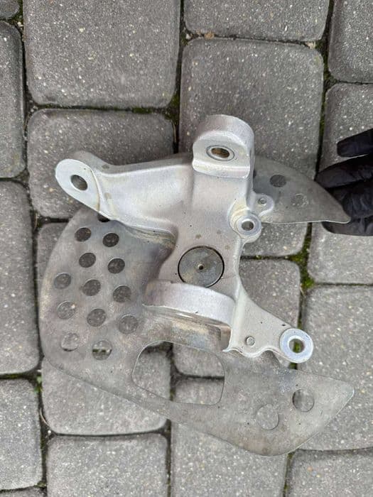 Suzuki LTZ 400 lewa zwrotnica przod OEM 2003-2008