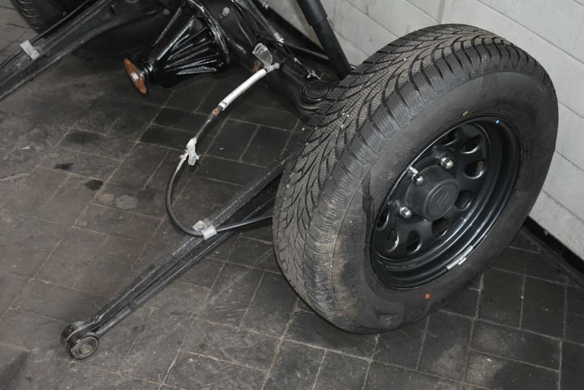 Suzuki Jimny IV 1,5 2018- most tylny dyfer zawieszenie tylne