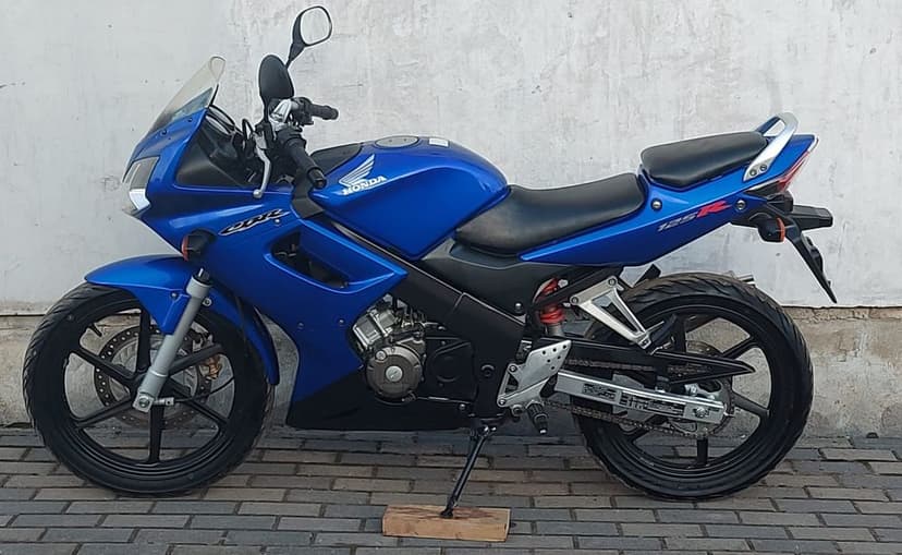 Honda CBR 125 rok 2004 kat.B/A1 transport pod dom
