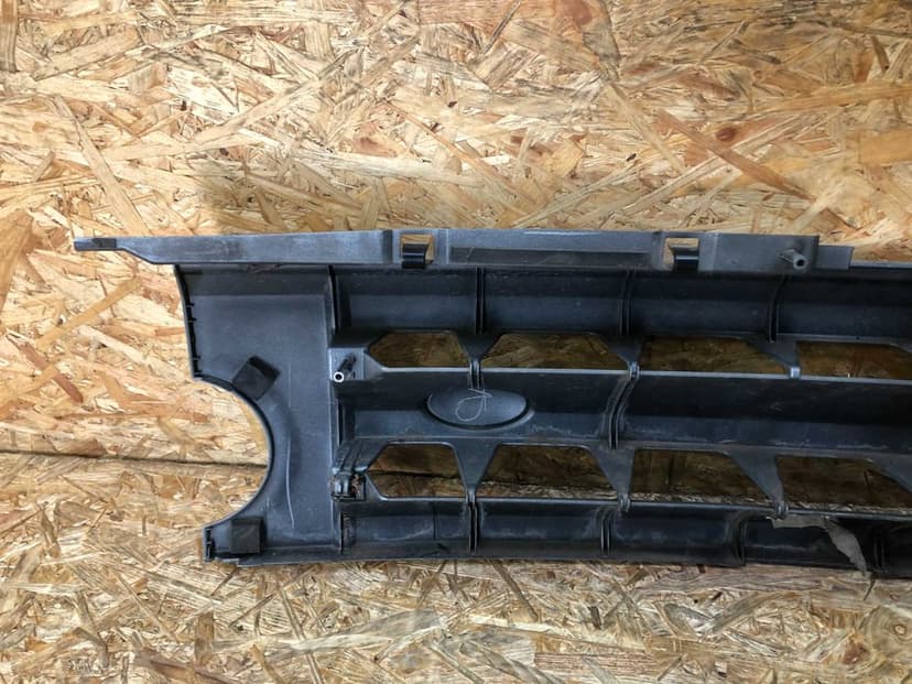 Grill/atrapa/kratka zderzaka Land Rover Discovery 3