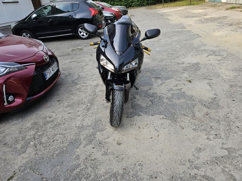 Honda cbr1000rr sc57 2004rok