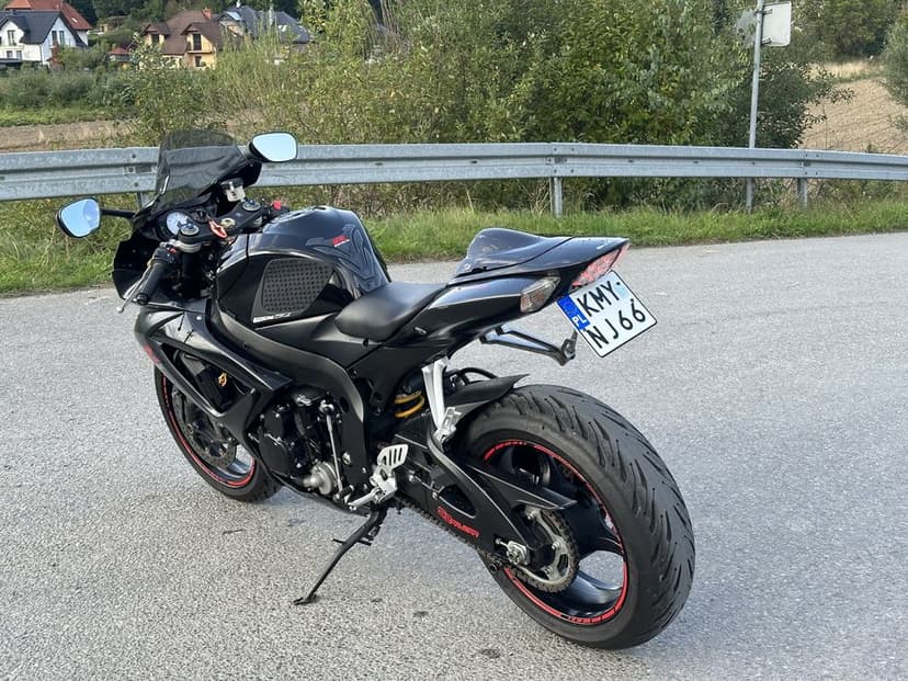 Suzuki GSXR 750 K7