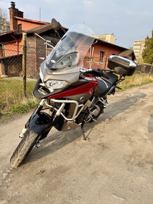 Honda VFR 800X Crossrunner – Sportowa Dusza, Adventure'owy Styl!