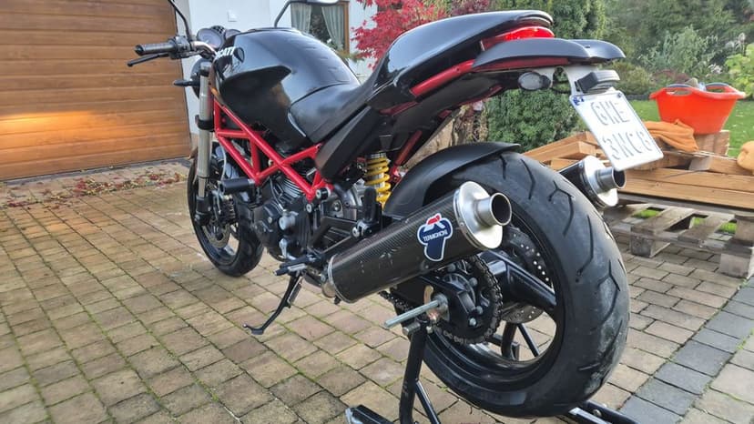 DUCATI Monster 695 /  A2