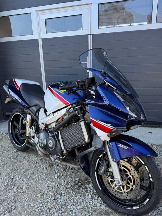 Honda Vfr 800 02 rok