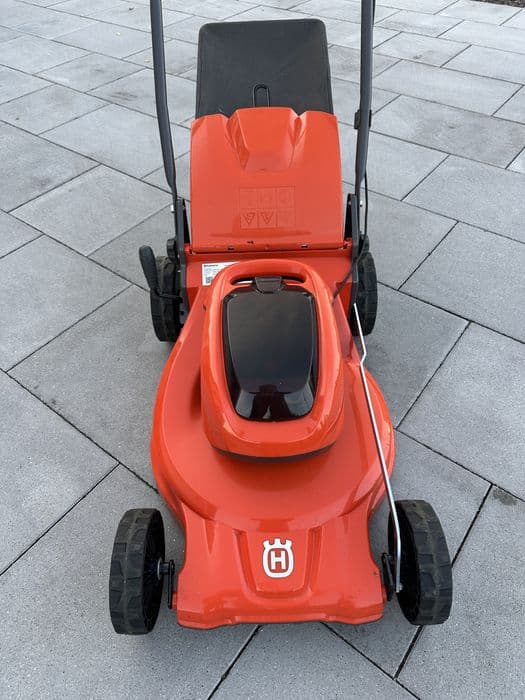 Kosiarka akumulatorowa Husqvarna LC142iS - stan idealny - rok 2025