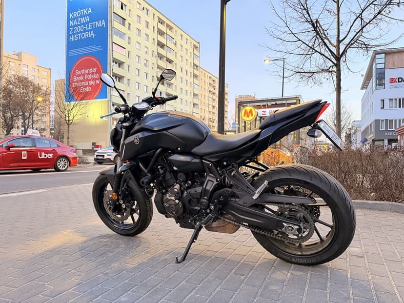 Yamaha mt-07 czarny mat