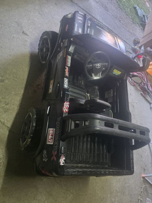 Auto elektryczne dla dzieci Toyota Hilux / 2 osobowe / pilot / mocne /