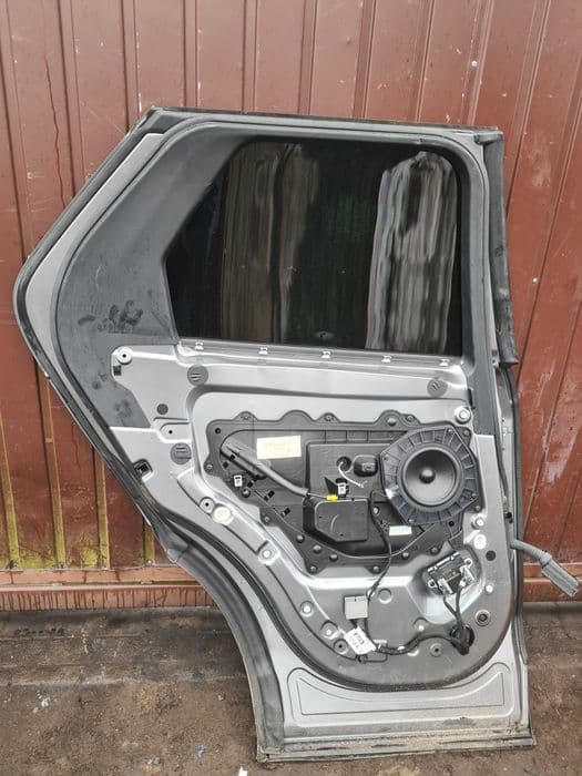 Land Rover Discovery L462 drzwi tylne lewe