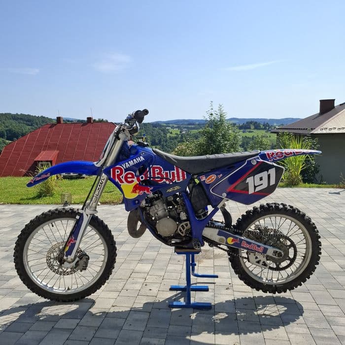 Cross  Yamaha yz125 Redbull