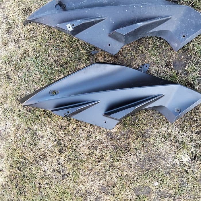 Yamaha yzf r125, 08-19 pazur lewy  mocowanie kierunku owiewkA plastik