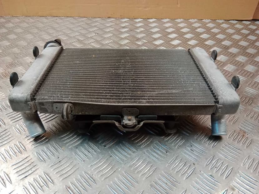 Suzuki GSX-8R Chłodnica Wody Radiator Wentylator 23-26