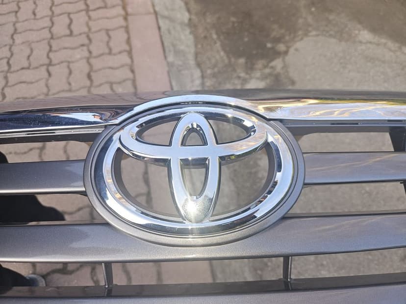 Atrapa Grill Toyota Hilux