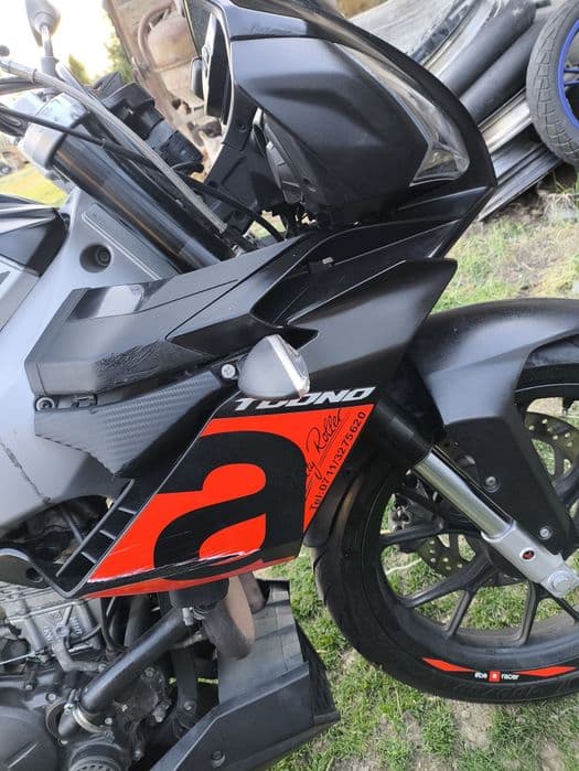 Aprilia tuono 125 czasza owiewki boczne szyba