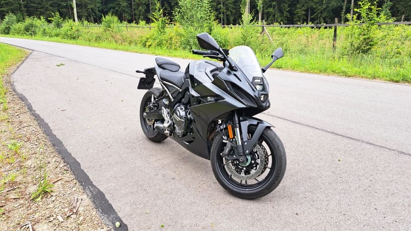 Motocykl Suzuki GSX 8R salon PL