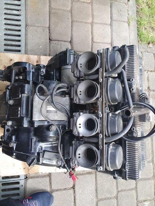 Kompletny silnik Suzuki GSX-F 600 z gaźnikami