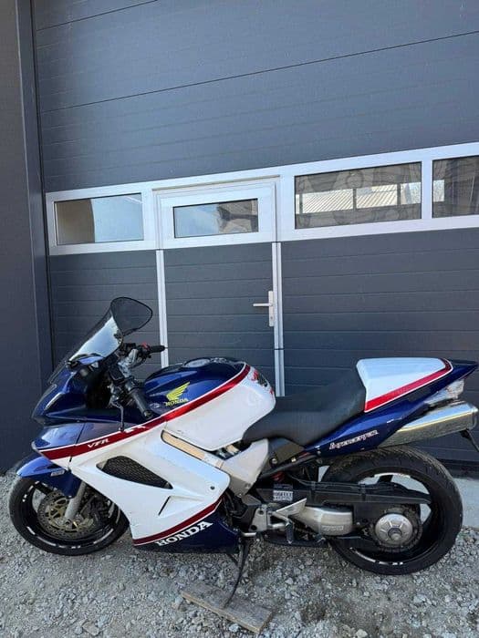 Honda Vfr 800 02 rok