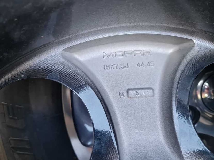 Alufelgi 18 Jeep Wrangler opony letnie 255/70/18