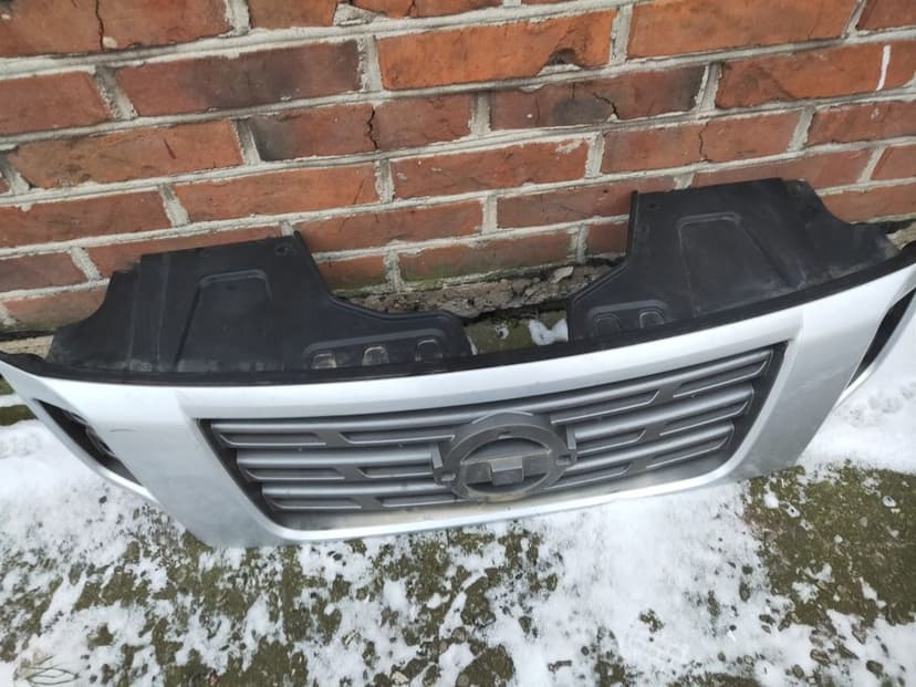 Grill atrapa Chłodnicy Nissan Navara D23 NP300 Oryginał Srebrna