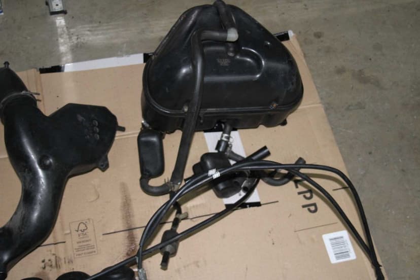 Gaźniki Czujnik Airbox Przepustnice Yamaha R6 RJ03 99-02