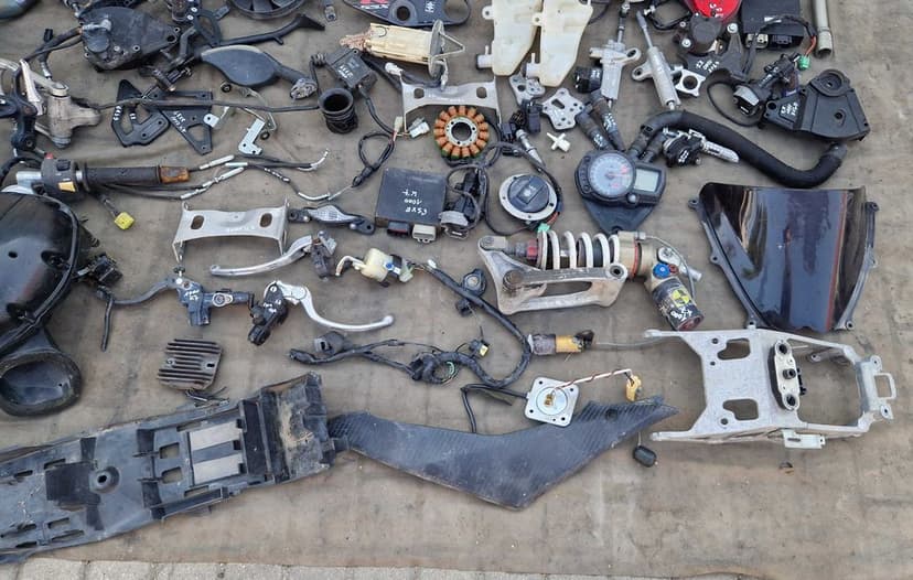 Suzuki GSXR 1000 K7 K8 licznik zacisk amor zadupek lampa wiązka klamka