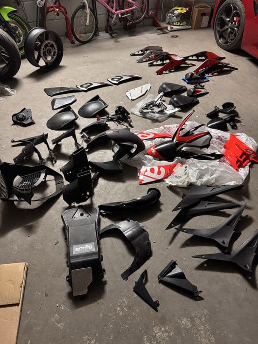 Owiewki silnik  czesci do aprilia tuono 1100 V4
