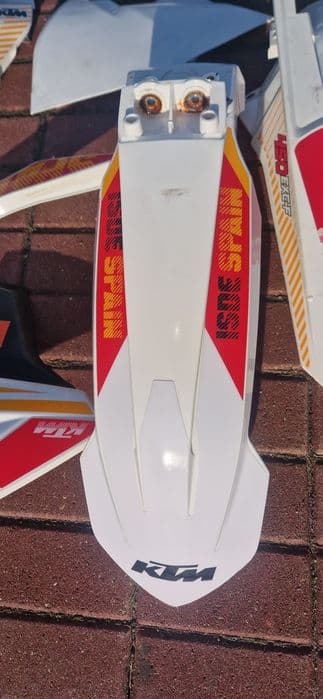 Sprzedam plastiki KTM HISZPANIA