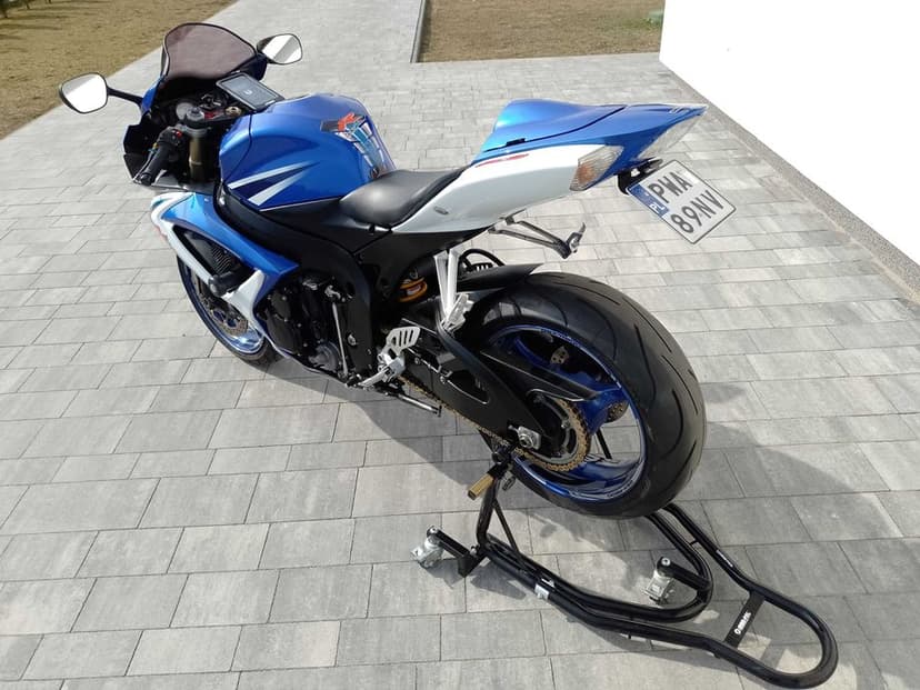 Suzuki GSX-R dużo dodatków