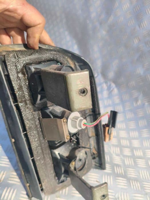 lampa lewy tył lewa tylna Nissan Patrol Y61 oryginał