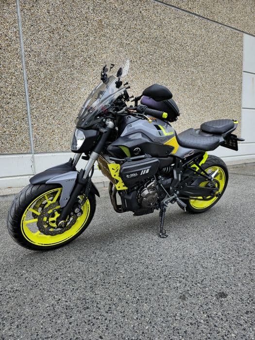 Yamaha MT 07 Night Fluo