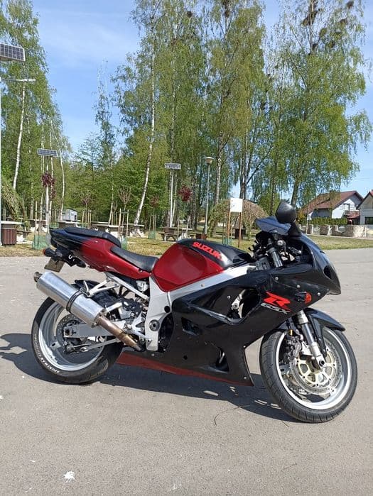 Suzuki gsxr k1 750