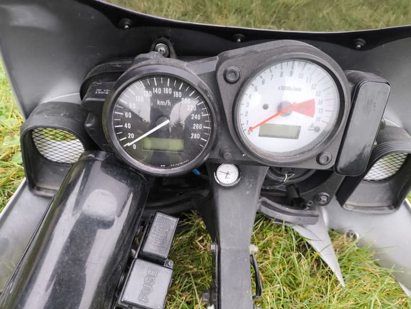 Suzuki GSX-R srad czasza licznik stelaż lampa instalacja
