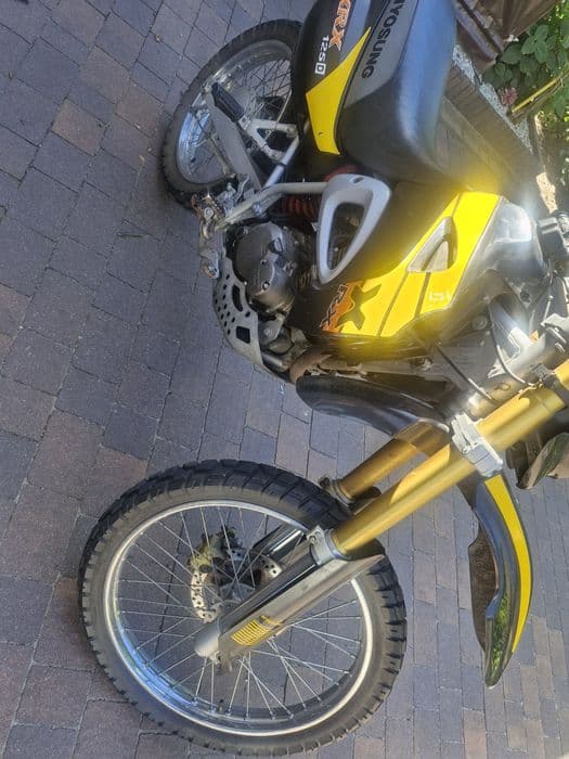 Motocykl Hyosung 125