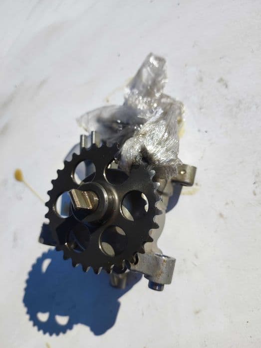 Yamaha FZ6 (2004–2009) Pompa oleju mechaniczna, napęd zębatką