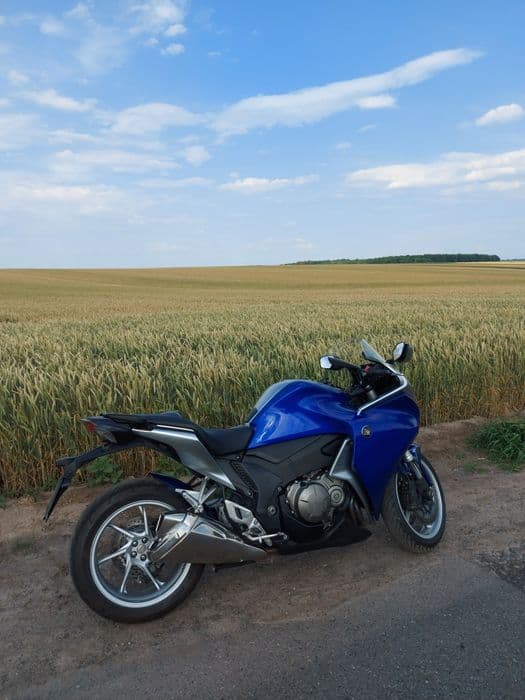 Honda VFR 1200 lift 2012 ABS TC grzane manetki manual kufry