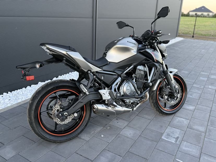 Kawasaki Z650 z 2017r Niemcy bezwypadkowy ksiazki