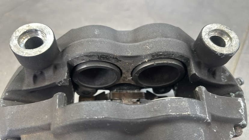 Zacisk hamulcowy Prawy Przód Suzuki GSX-R 1000 K7 K8  2007-08 [3766]