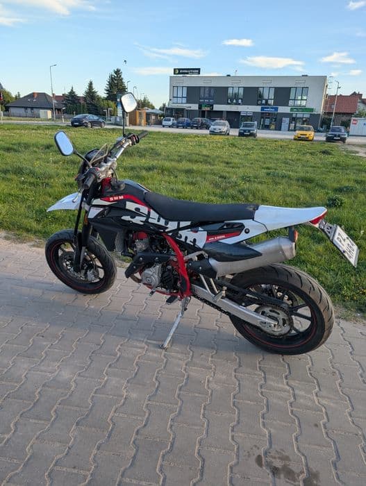 SWM SM 125-R – Włoskie Supermoto (Technologia Husqvarna!) | Kat. B / A1