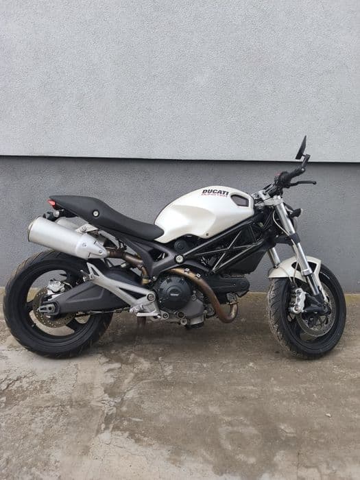 Ducati monster 696